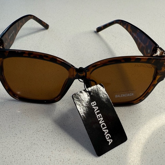 Balenciaga Brown Tortoise Sunglasses - Picture 1 of 7